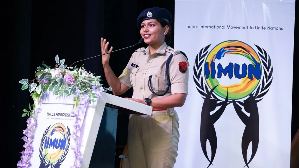 Isha Singh IPS Age