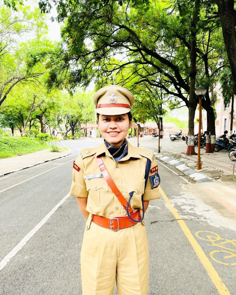 Anshika Verma IPS Age